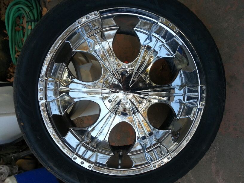 Vendo set de rines...22 inch universales 5 virlos,para ford f150,ford expedition,lincon navigator....$650obo