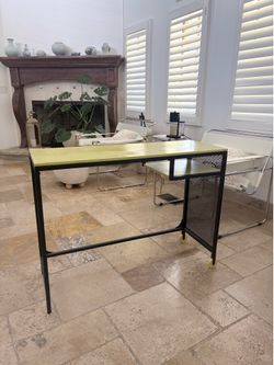 Desk table