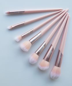 new unque 7 Pcs Makeup brush set from LA Makeup