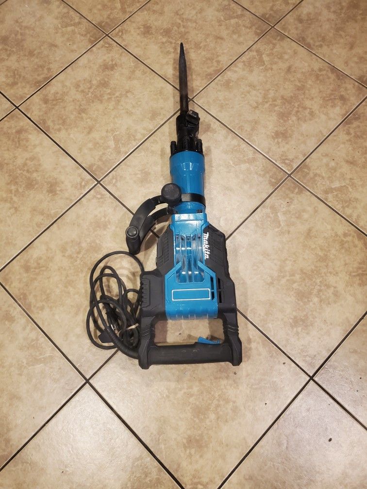 Makita HM1307CB 35 lb Demolition Hammer