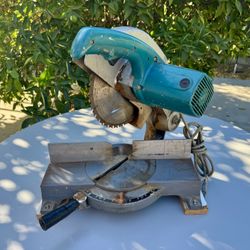 Makita 10" Sliding Compound Miter Saw 2401B