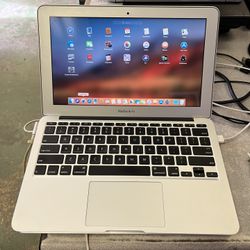 MacBook Air 11-inch late 2010 1.6 ghz Intel Core 2 Duo 5GB RAM  121 GB Flash storage  macOS High Sierra Version 10.13.6 ** No battery 🪫 *  It needs t
