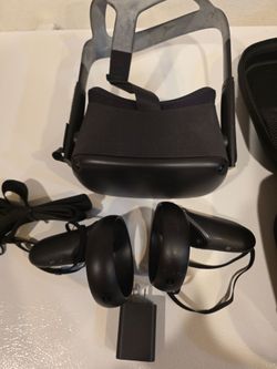 Oculus Quest VR Headset gen 1 with Controllers