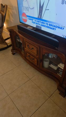 TV/Storage cabinet w/doors and drawers