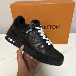 Lv black trainers Size 9(43)