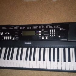 Yamaha E220 Professional Music Keyboard 