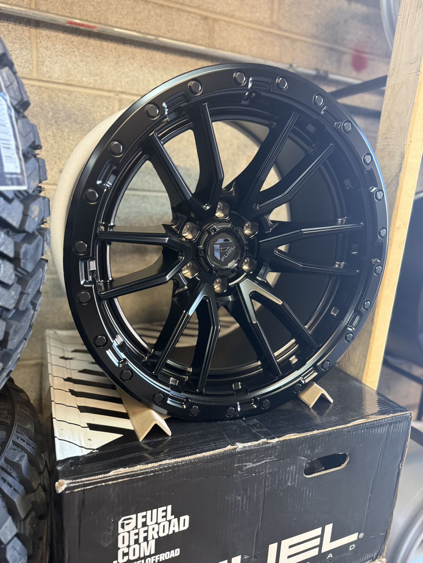 20x10 - 6x139.7 - FUEL OFF ROAD WHEELS - TPMS AND LUG NUTS INCLUDED FREE - BLACK FRIDAY DEAL 🤩