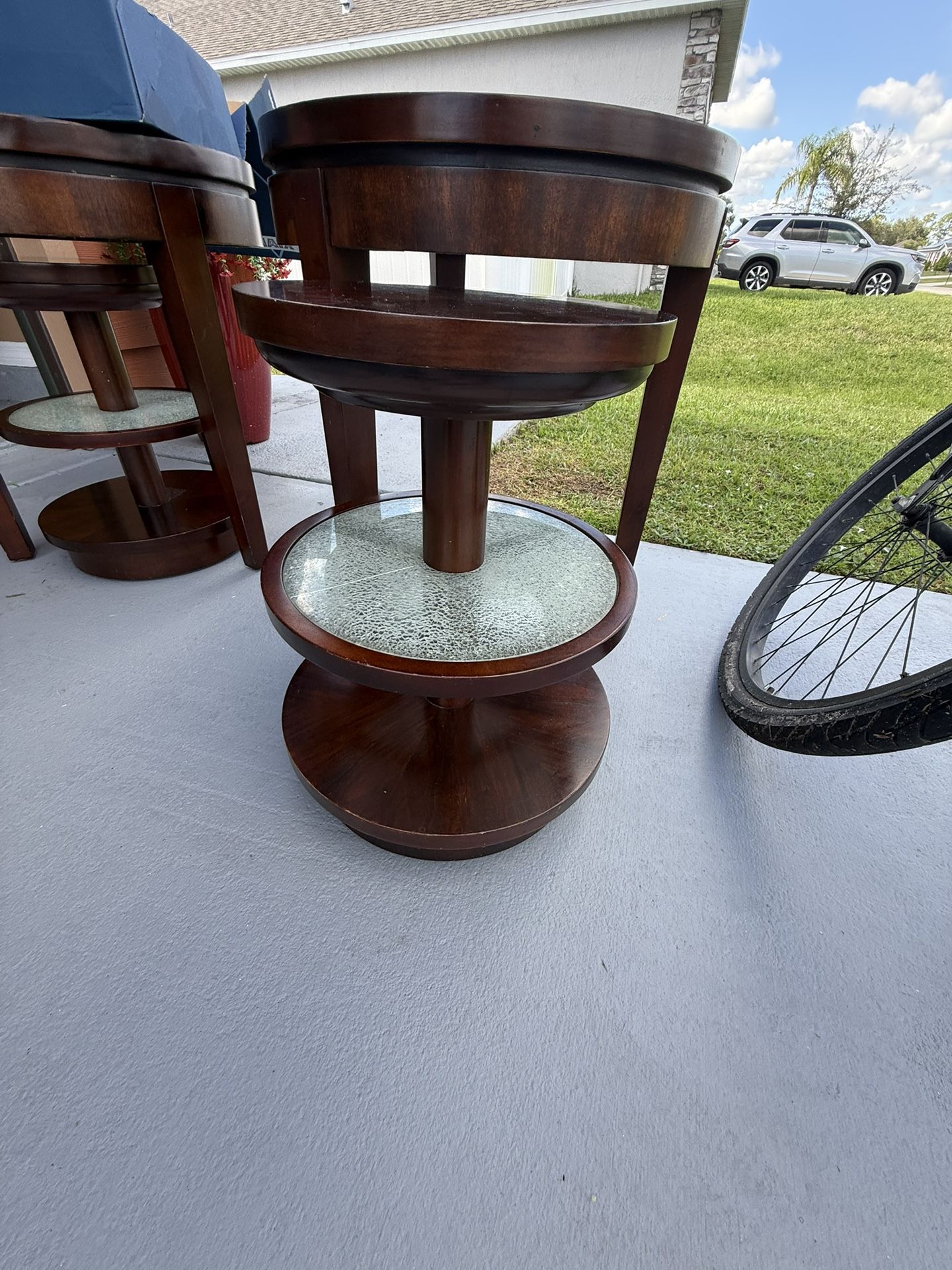 Nesting coffee tables