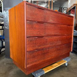 Vintage Danish Mid Century Modern Solid Wood Teak 4 Drawer Chest Dresser Good Condition