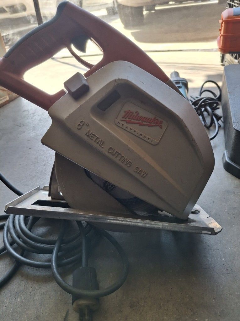 Milwaukee Heavy Duty Saw