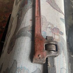 18”  Stillson pipe wrench by Walworth. Excellent condition with smooth motion. 