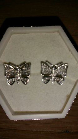 10k white gold diamond earrings $300