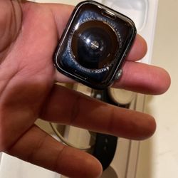 Apple Watch serie 5 $240 en buena condición solo persona realmente interesada