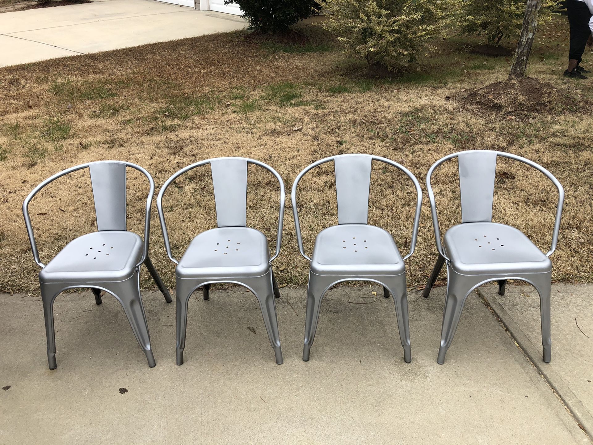 4 Metal Chairs. Sturdy and in excellent condition
