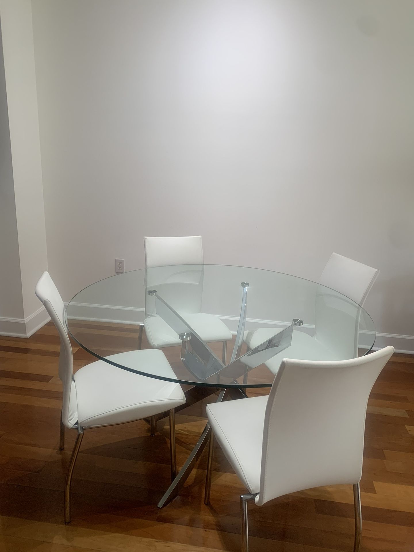 Dining Table Set. Like New! OBO