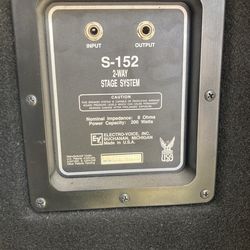 2 Use Spekers Stands And Cables