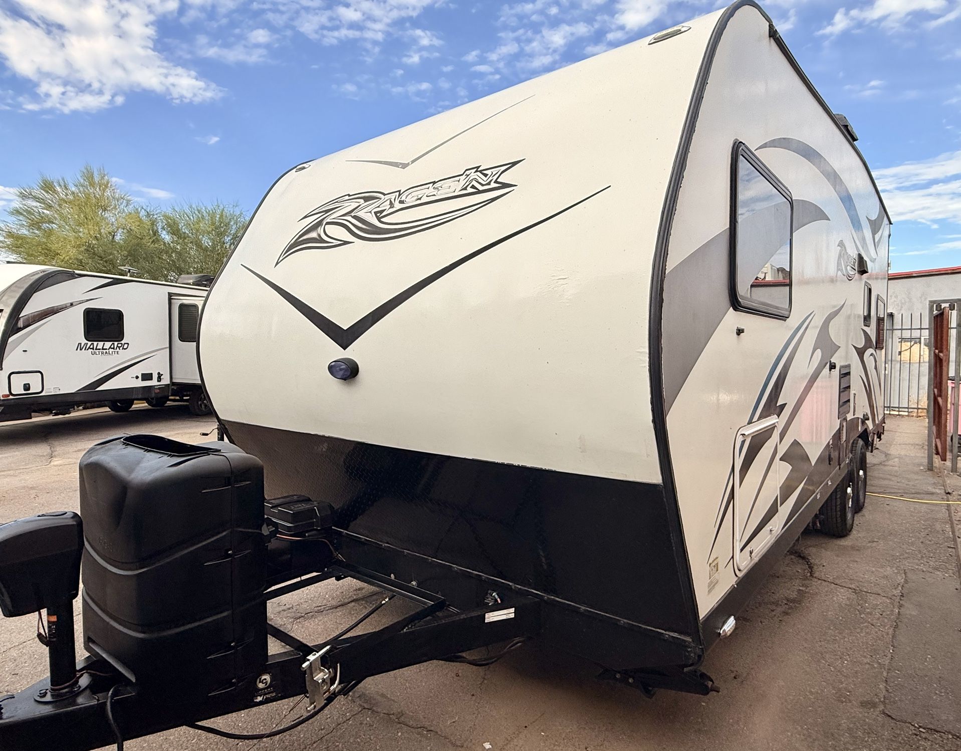 2016 Pacific Coachworks Ragen Toy Hauler 27Ft Front Sleeper Must See
