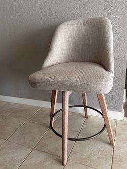 Green breakfast bar w/ beige chairs