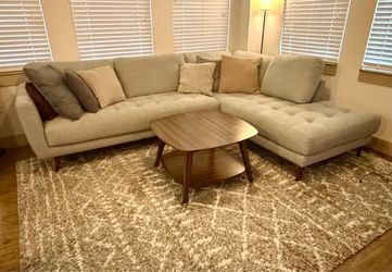 Living Spaces Ginger Sectional and coffee table