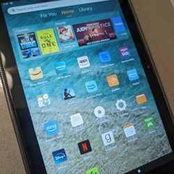 Amazon Fire HD 10 Tablet 10.1in w/FREE Case