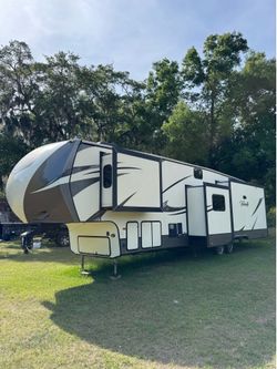 2017 crossroads volante 41ft ￼fifth wheel