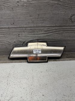2007-2014 Chevy Tahoe front grille bow tie emblem OEM