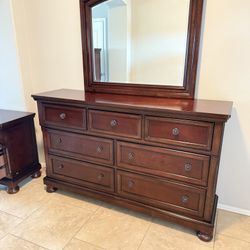 Dresser With Mirror