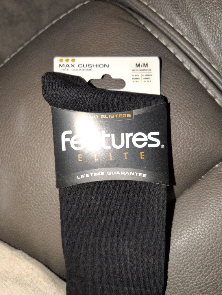 Freetures Crew Max Cushion Socks. Medium