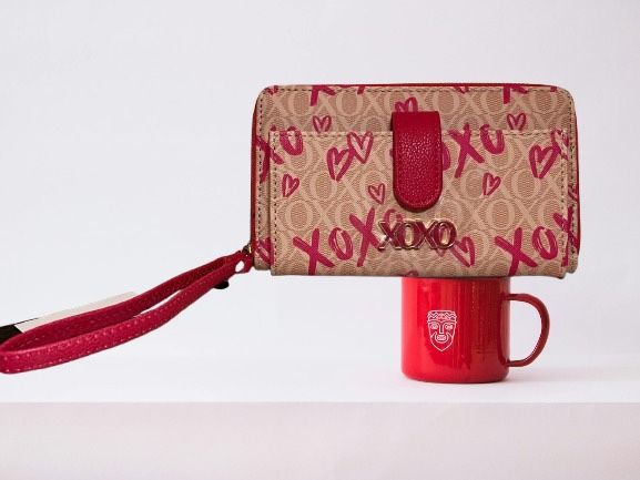 XOXO Women's Wristlet Wallet Clutch, Zip Around, Beige and Pink, Stylish Travel Organizer