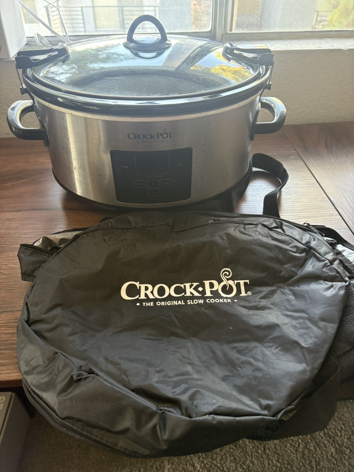 Crockpot With Carrying Case