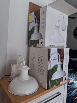 New set 2 white outdoor solar lights lighting