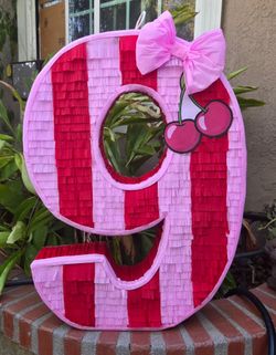 Glo's Custom Made Piñatas