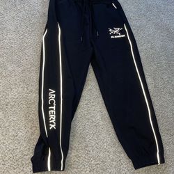 Arc’teryx Joggers, Medium (check out my page🔥) 