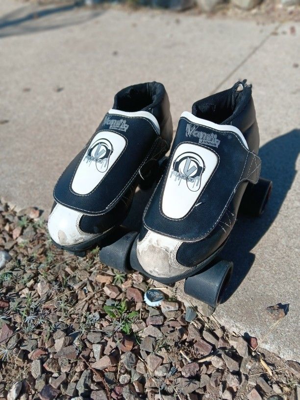 Vanilla Tuxedo Roller Skates. Size 9n Half .