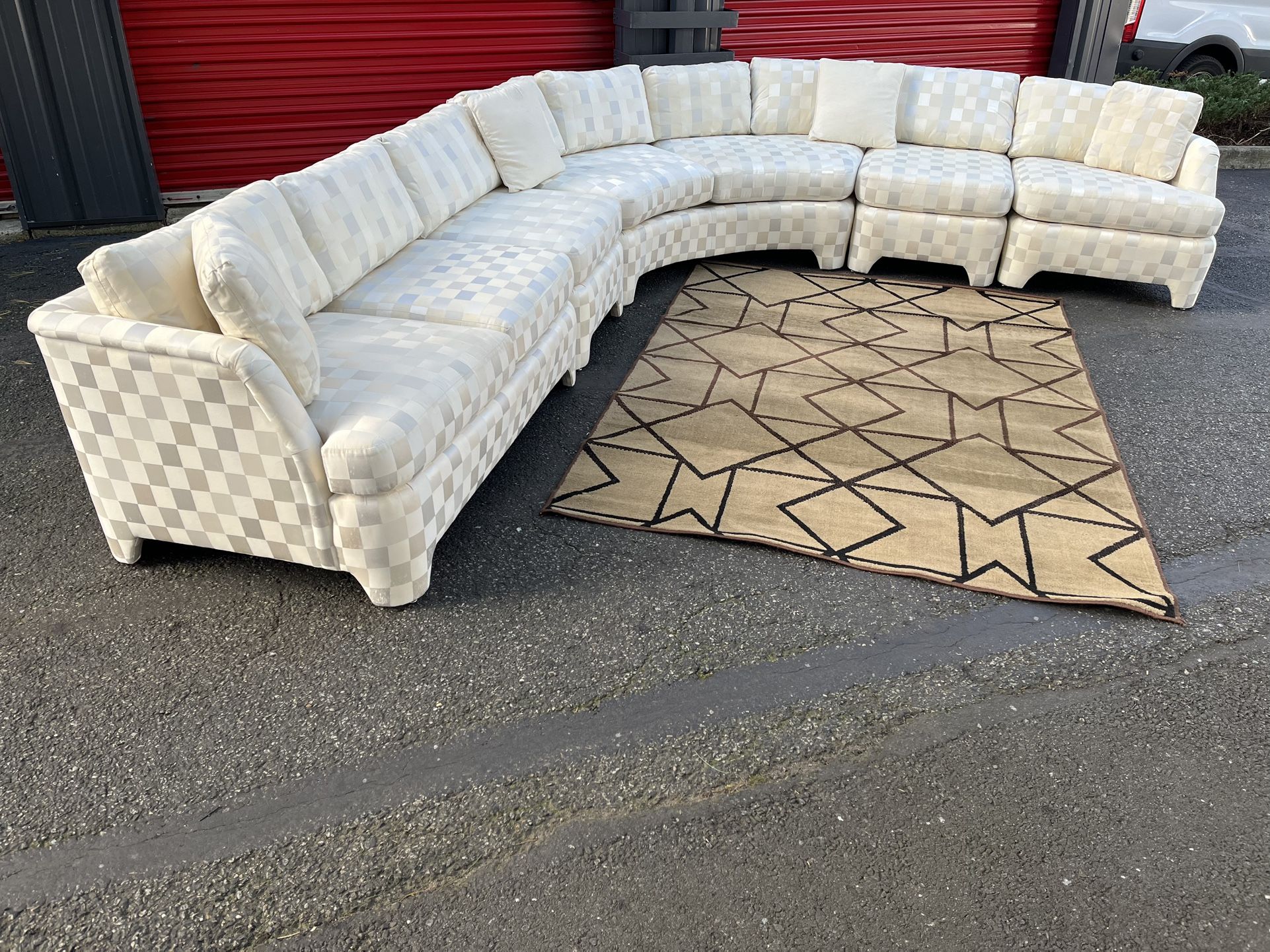 Sectional Curved Couch!! Delivery Available 🚚!! Dimensions: 153” Length ( width across at widest point ) x 30” Height with back cushions on( 24.5” wi