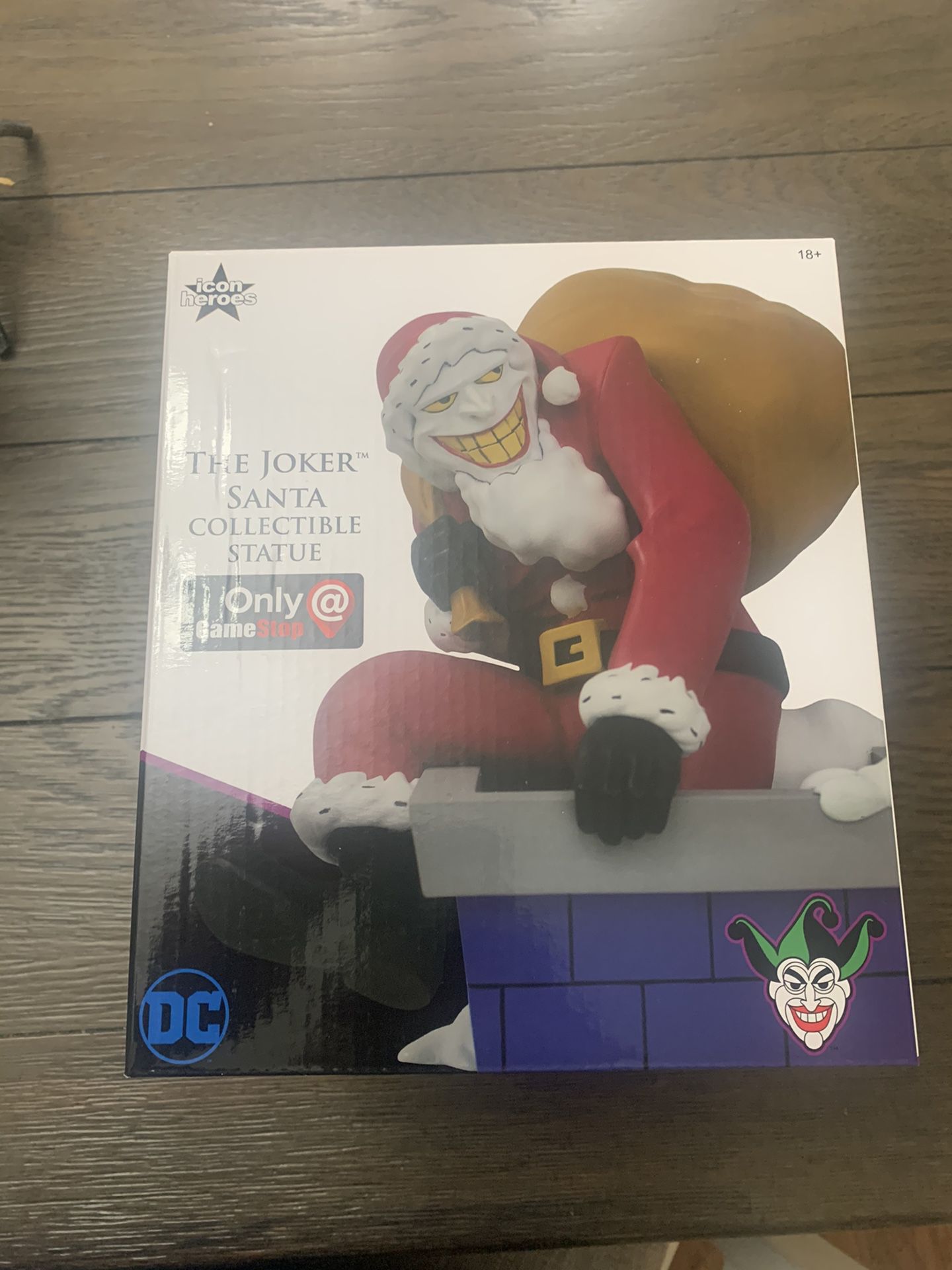 The Joker Santa Collectible Statue