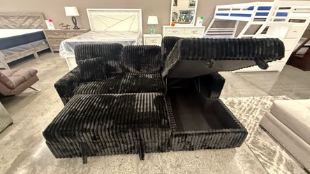 SECTIONAL WITH PULL OUT