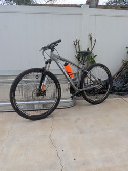 Diamondback Overdrive 29 hardtail mountain bike