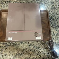 Vintage Vidal Sassoon electric portable lighted 3 way vanity mirror SP475