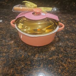 Mini brie baker with lid and spreader.