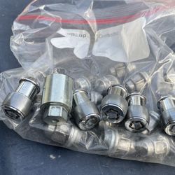 Mopar 2001-18 JKWrangler Locking Lug Nuts (lot)