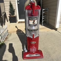 Shark navigator vacuum cleaner