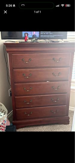 Beautiful traditional-style wooden dresser with 5 spacious drawers and plenty of storage.