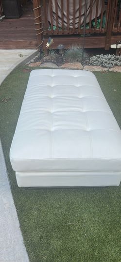 White ottoman