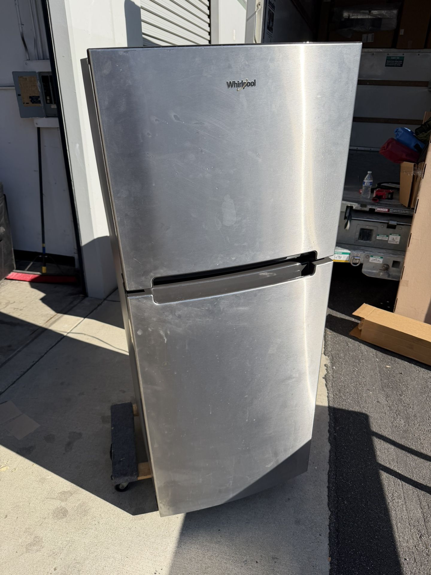 Refrigerator whirlpool