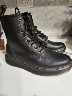 Size 7 Dr. Martin's Zavala Boots