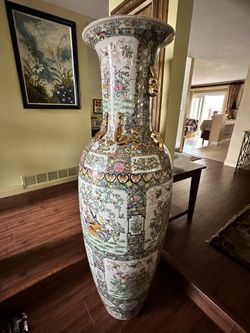 CHINESE MEDALLION PORCELAIN GILT FLOOR VASE