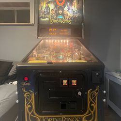The Lord Of The Rings" Pinball Machine