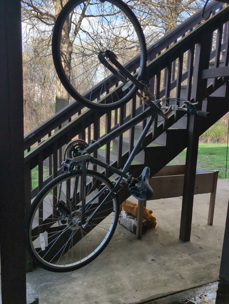 Full Size Men's Bike. Needs Some Fixing/TLC