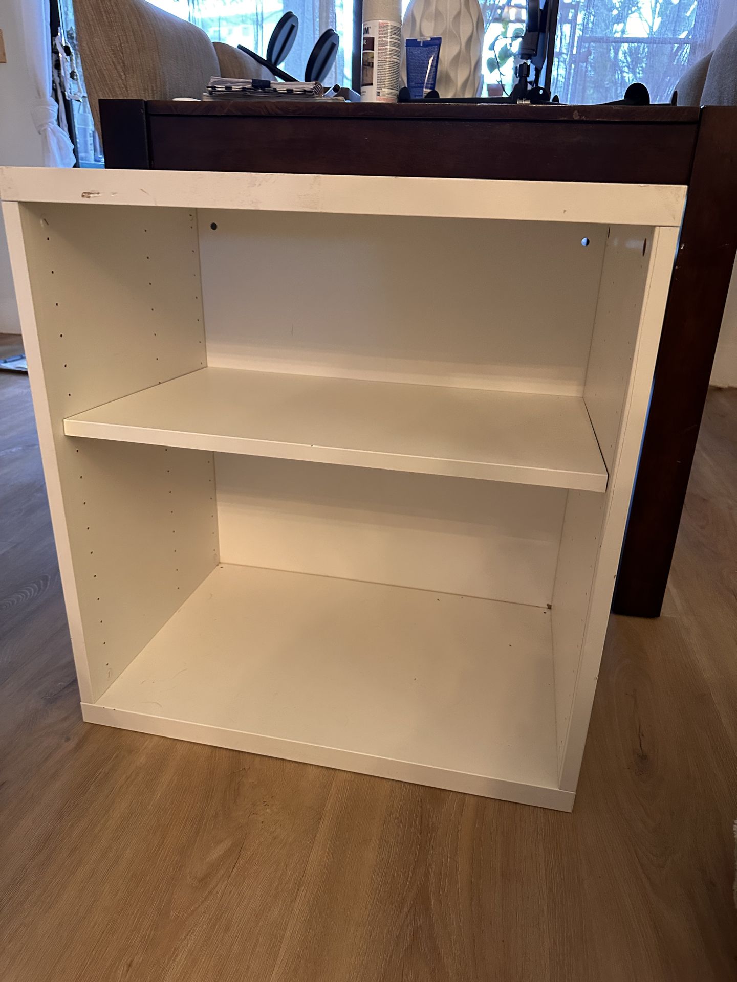 White shelf cabinet